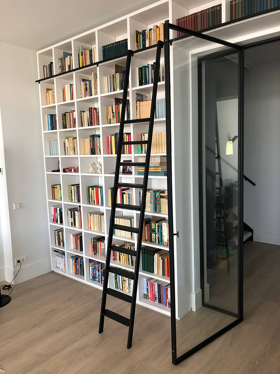 Stalen ladder voor boekenkast