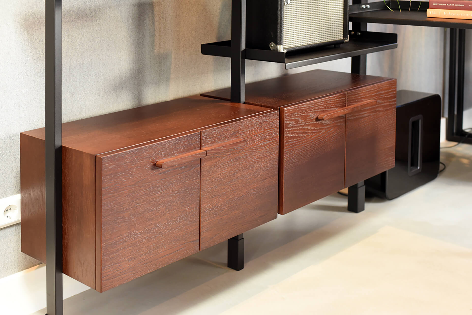 kantoorkast-room-divider-hout-staal-slank2