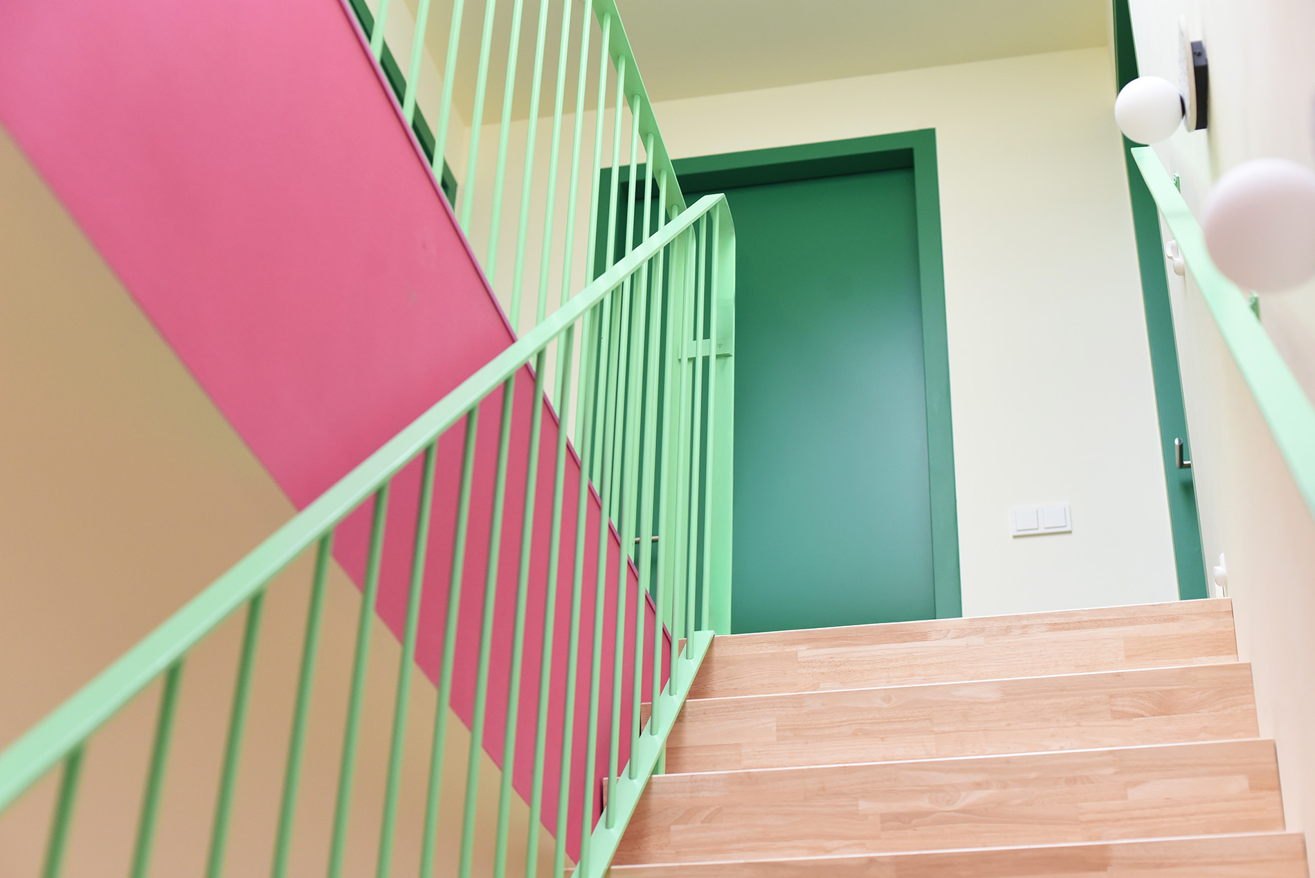 stalen-trapleuning-design-pastelgroen